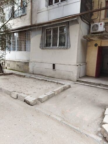 obyek satilir: Obyektə yararlı mənzil satılır. Elmlər akademiyası metrosuna yaxın 5/1 — 5