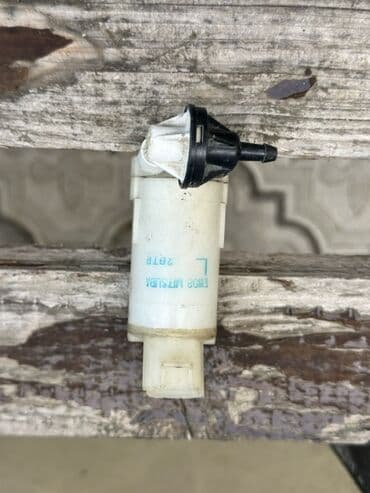 помпа: Avtomobillər üçün nəzərdə tutulmuş ağ rəngli şüşə yuyucu nasos — 1