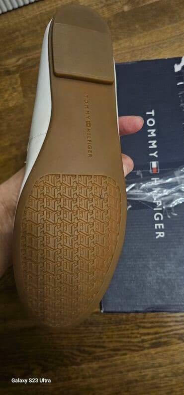 rezin botlar: Tommy Hilfiger qadın balerinləri - Rəng: ağ - Modelləmə: yumru — 3