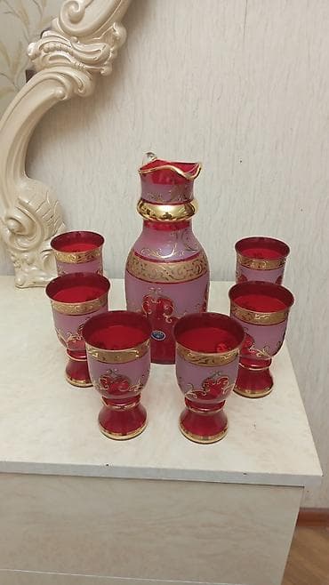 qrafin desti: Qırmızı-çəhrayı qrafin dəsti bogema - Dəst tərkibi: 1 ədəd — 2