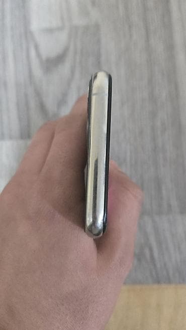telefon a11: IPhone 11 pro 256 yaddaş 79 pil . Problemlər : -Ekran dəyişib -Zəng — 4