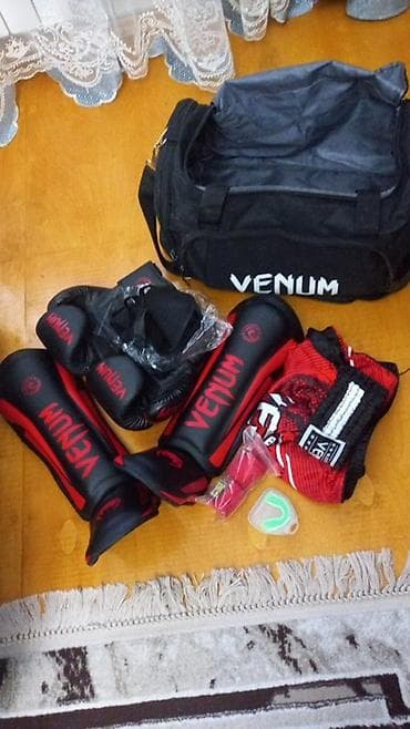İdman dəstləri: Venum brendli döyüş/idman dəsti Tərkibi: - Boks əlcəkləri (Venum — 1