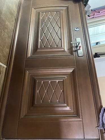 Mənzil üçün İşlənmiş Giriş qapısı Glazok ilə, Ünvandan götürmə