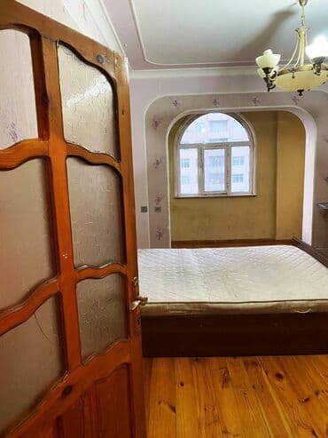 ist petrol tbilisi prospekti: Bakı, 3 otaqlı, Köhnə tikili, m. Nizami, 82 kv. m — 2