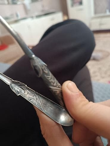 sergiden sekiller: Gümüş qaşıqlar dəsti 3 ədəd çay qaşığı 3 ədəd limon qaşığı 1 ədəd — 4