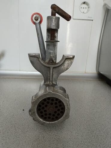 hinduşka əti qiyməti: Əl ilə ət çəkən maşınları satılır. 1 ədədin qiyməti 30 m — 1