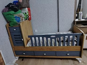 Uşaq beşiyi və komodlu çarpayı sistemi - Material: ağac teksturasında