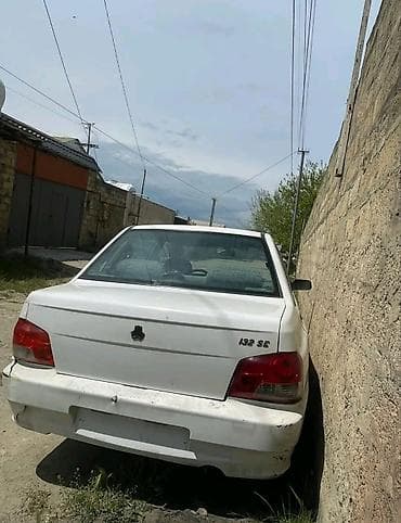 hyundai excel 1994: Saipa Saba 132 SE, ağ rəng, sedan kuzov. Texniki xüsusiyyətlər: - — 4