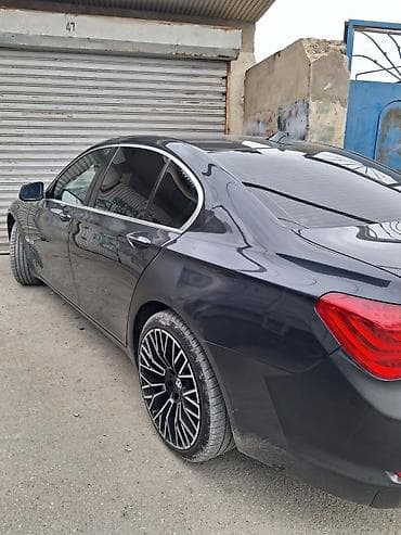 ağ bmw sekilleri: BMW 740: 3 l | 2009 il Sedan — 5