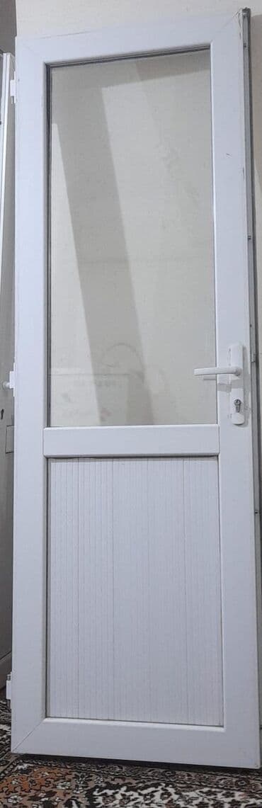 şüşe: Balkon qapisi yaxwi vezyetde — 1