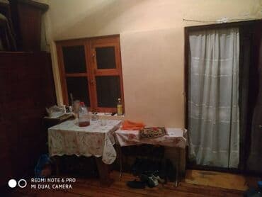 kirayə ev ayliq: 28 may metrosunun yaxınlığında 5 mertebeli binanın 3-cü mərtəbəsində — 2