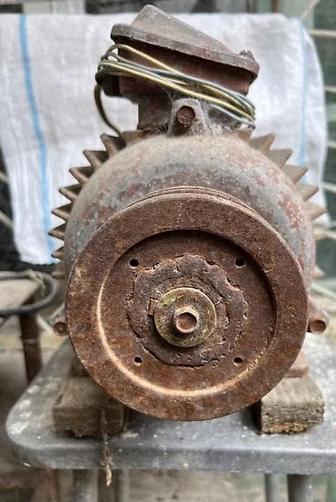 elektrikli moto: Salam mator islek veziyettedir qiymet 250 azn — 2