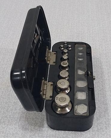 Alət dəstləri: Tərəzi daşlırı sovet istehsalı, çox yaxşı vəziyyətdədir. Material — 5