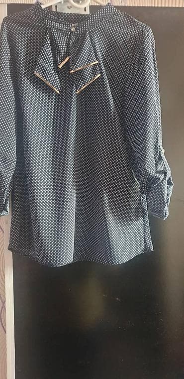 Yeni 42 olcude köynək satılır.Qiyməti 10 azn unvan Xalqlar Dostluğu