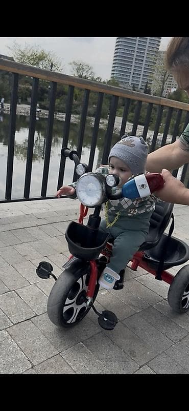 velosiped audi: Uşaq üçtəkərli velosipedi - Rəng: qırmızı-qara şassi, gümüş detallı — 3