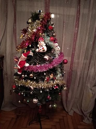 Digər ev dekoru: Salam.Yeni il yolkası.1.5 metrdən yuxaridir.Bütün bəzək əşyaları ilə — 2