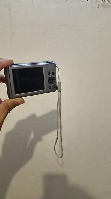 Elektronika: Samsung kompakt rəqəmsal fotoaparat - Gümüşü korpus, əl qayışı ilə - — 5