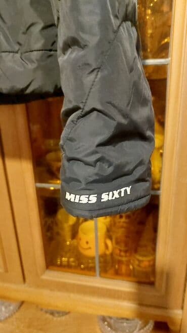 scandal parfum qiymeti ideal: Puxovik kurtka, S — 4