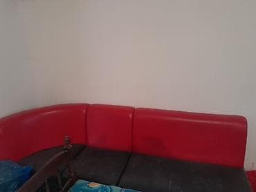 masa islenmis: Satılır: Salon mebeli dəsti 1) Bərbər/vizaj masası və vitrinli güzgü — 2