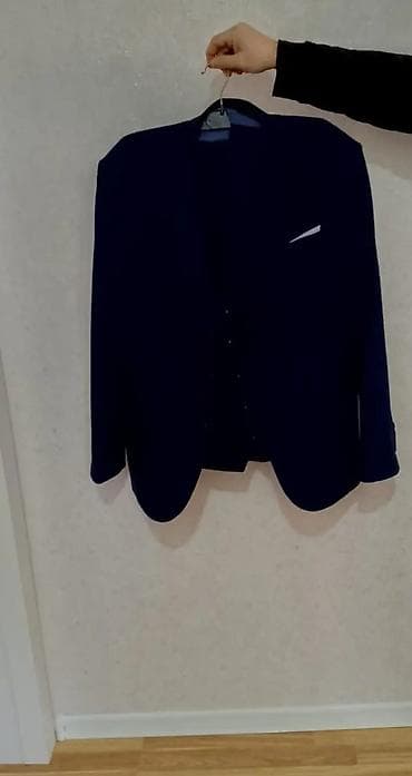 iş geyimi: Kişi kostyumu – tünd göy rəngdə klassik üçlük dəst. - Dəst: pencək — 1