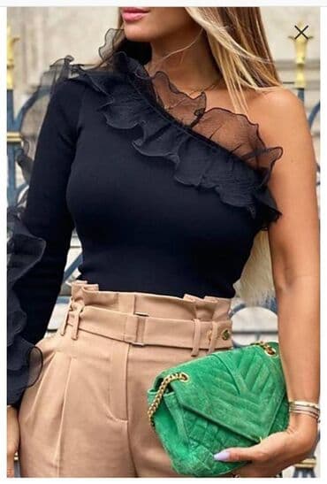 спортивные женские кофты: Yeni kofta, qara rengde, tek qollu. Sinesinde dekor. Tezedir — 1