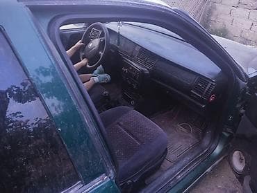 Nəqliyyat: Opel Vectra: 1.6 l | 1996 il 300000 km Sedan — 5
