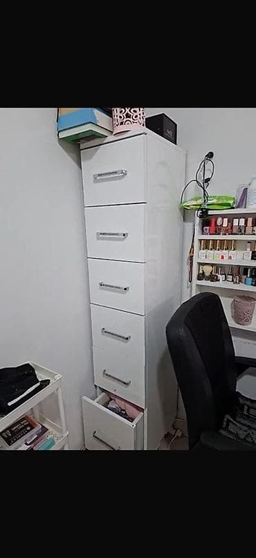 Gözəllik salonu üçün mebel və avadanlıq dəsti Tərkib: - Vizaj/saç — 3