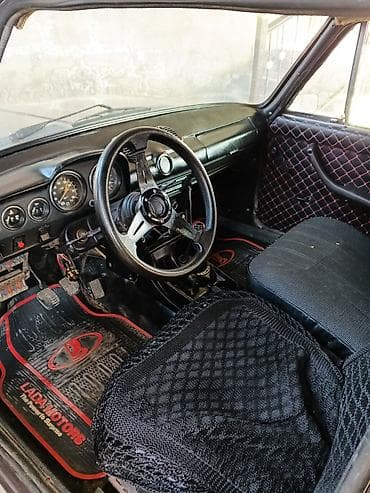 vaz 2106 kuzası: VAZ 2106 sedan - Kuzov: klassik 4 qapılı sedan, tünd rəng - Ön-arka — 8