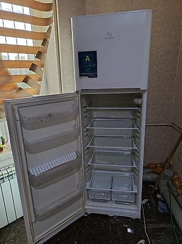 Elektronika: Soyuducu İNDESİT Nofros evden satiş ela veziyyetde Temirde olmayib — 2
