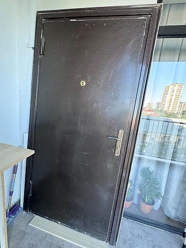 Satılır. Novostroykadan çıxan orijinal metal giriş qapısıdır — 1