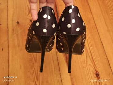 женские классические туфли на танкетке: Qadın ayaqqabıları – 2 cüt 1) Qırmızı klassik tufli - Material: zamşa — 23