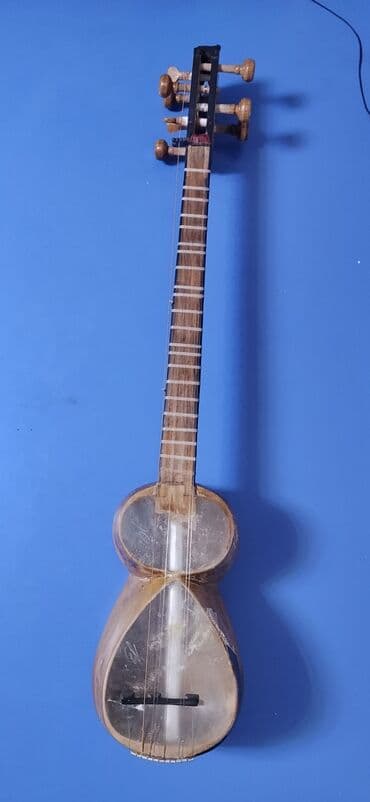 səs yazmaq üçün qurğu: Tar – milli simli musiqi aləti - Korpus: armud formalı, iki hissəli — 1