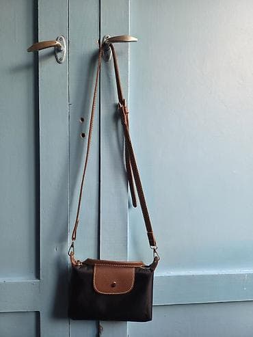 Kompakt çiyin/crossbody çantası Rənglər: qara gövdə, qəhvəyi — 1