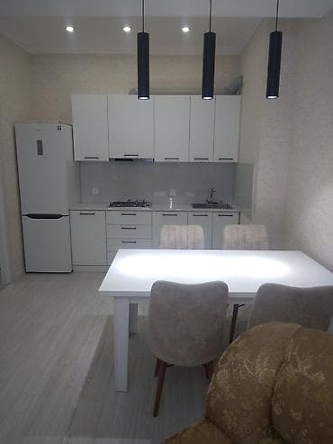 ev satilir type 1: Xırdalanda 3 nömrəli məktəbə yaxın Trendyol Baku Binasında 6 mərtəbəli — 2