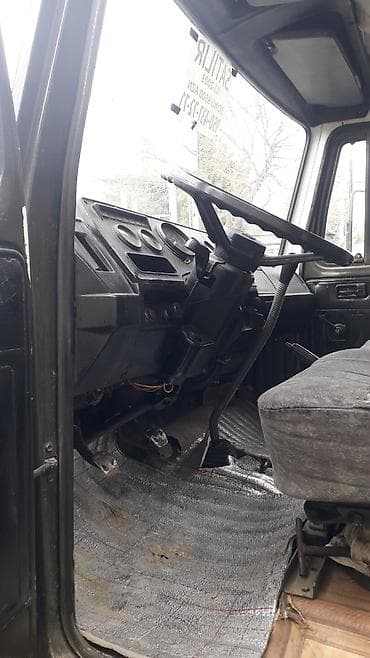 ford transit satışı: GAZ yük maşını – tentli bortlu versiya Xüsusiyyətlər: - Güclü hərəkət — 4