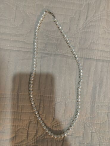 Toy paltarları: Hac ziyarətindən gəlmişağ rəng,mirvariyəbənzər boyunbağı satılır — 1