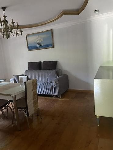 Комнаты: Bakıxanovda həyət evi kirayə verilir.3 otaqdır .4 nəfərlik ailə üçün — 1