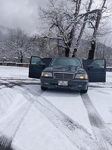 kia ceed sw: Mercedes-Benz C-Class (W202) sedan - Kuzov: 4 qapılı sedan, qara rəng — 1