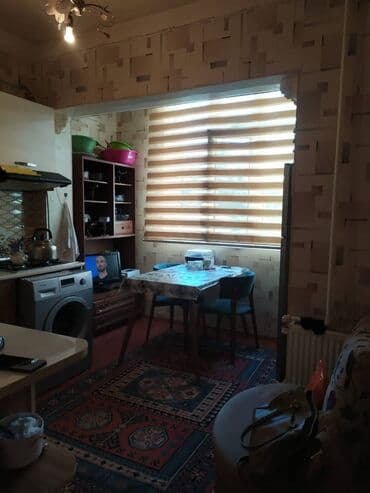 9 ci mikrorayon satilan evler: Bakı, 8-ci kilometr, 1 otaqlı, Köhnə tikili, m. Qara Qarayev, 35 kv. m — 3