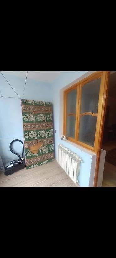 kirayə 1 otaq: Geniş və işıqlı mənzil Satılır şəhərin mərkəzi bazardan yuxarda 3 — 7