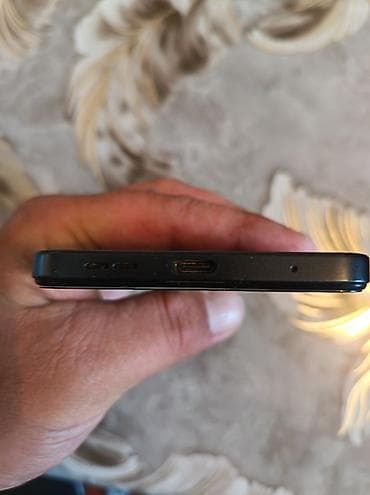 philips xenium 9@9h: Xiaomi Redmi smartfon - Arxa paneldə “Redmi” loqosu, kvadrat formalı — 6