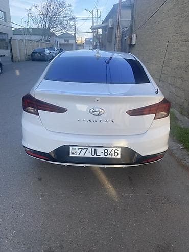 elantra duman: Hyundai Elantra sedan – ağ rəng, son nəsil (facelift) dizayn. Texniki — 5
