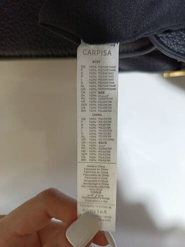 купить бу чемодан: Рюкзак от бренда Carpisa. Модель сделана из эко кожи, имеет магнитную — 5