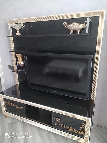 Klassik üslubda qonaq otağı mebel dəsti Tərkib: - TV stendi: geniş