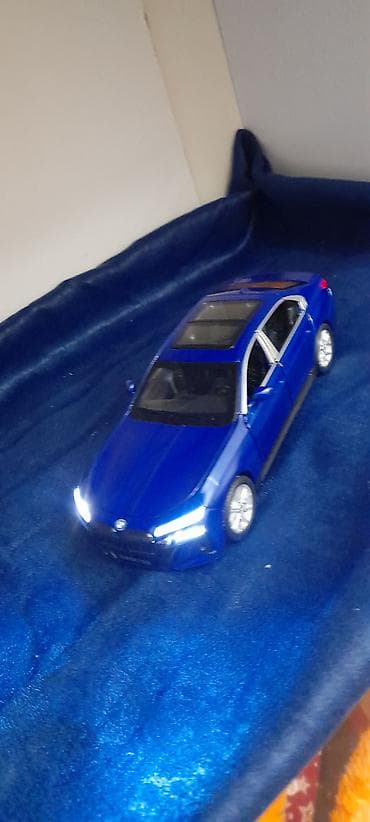 Детская одежда и обувь: Bmw 7 seriya i7 1:28 Ölçü Təzədi satıram hər şeyi işləyir işıqları — 4