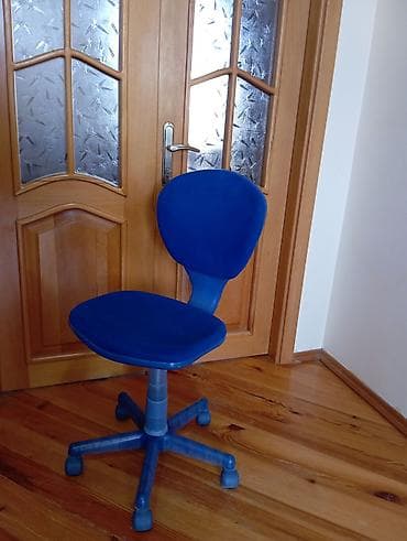 istolar: Uşaq və ya tələbə otağı üçün nəzərdə tutulmuş mavi rəngli fırlanan — 1