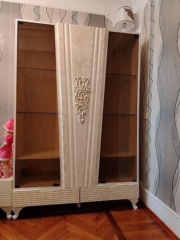 stakanlar: Şüşəli dolab vitrini, Yeni, Ünvandan götürmə — 2
