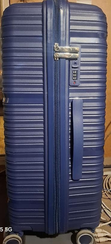 İdman oyunları: Sərt korpuslu, tünd mavi rəngdə səyahət çamadanı. Xüsusiyyətlər: - — 5