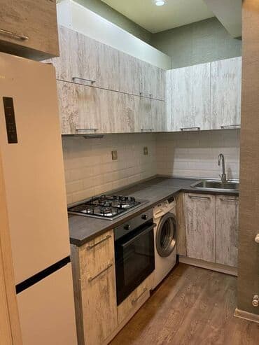 7 ci mikrorayon yeni tikili: Xətai Rayonu, Həzi Aslanov metrosunun yanında. 16 mərtəbəli binanın — 5