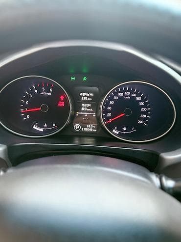 tesla disk: Kia Sportage, ağ rəng, kompakt krossover. Güclü və qənaətcil — 10
